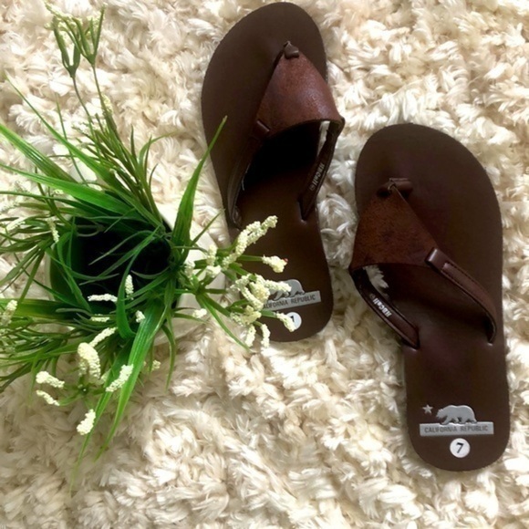 CALIFORNIA REPUBLIC | California Republic Brown Sandals | Size 7 - Picture 1 of 4